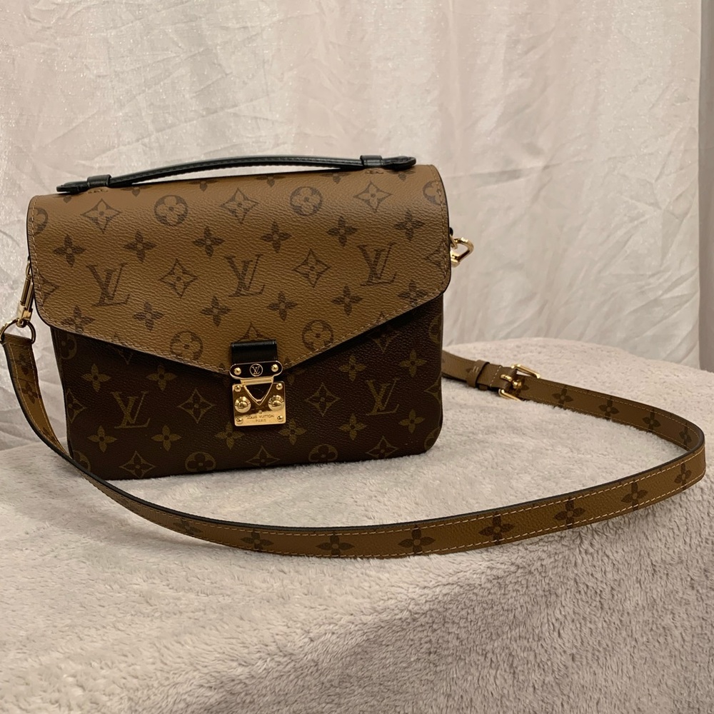 Louis Vuitton Pochette Métis Reverse Monog… Sold Out!